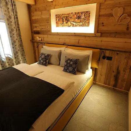 Apartment L'abri En - Parcheggio Privato A 100 Mt Ed Accesso Con Auto Nell'area Pedonale Aosta