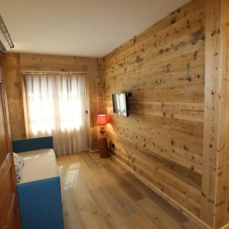 L'abri En - Parcheggio Privato A 100 Mt Ed Accesso Con Auto Nell'area Pedonale Apartment Aosta